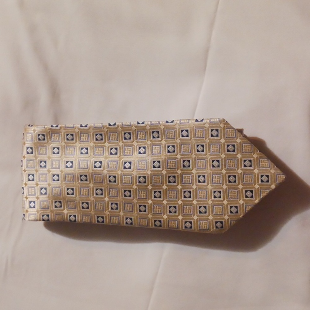 NWOT. Meeting street silk tie.